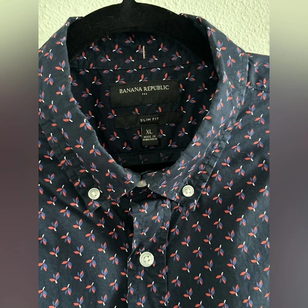 Banana Republic Navy Short-Sleeve Button-Down with Pink Geometric Print